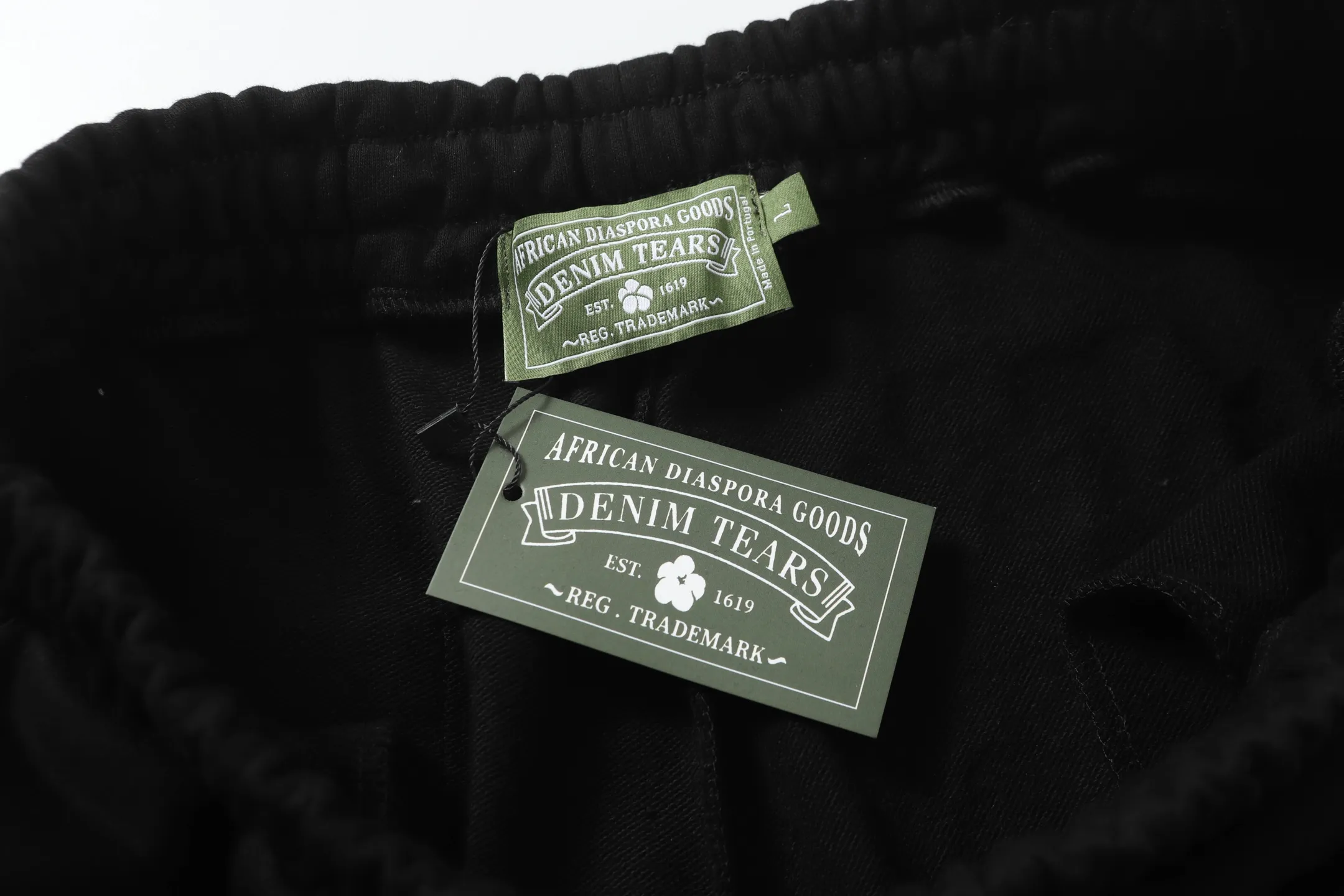 DENIM TEARS kapok new shorts Style number: 237P150 Color: black and gray Size: S M L XL